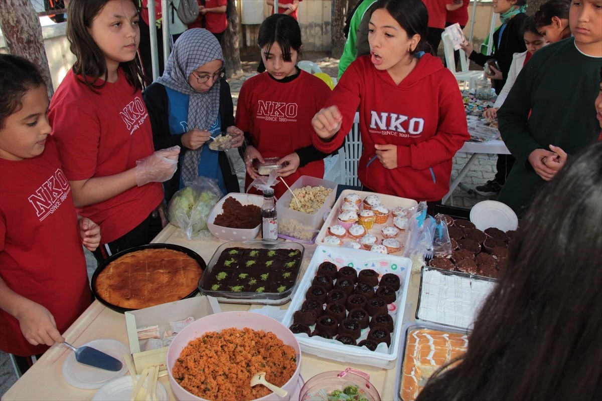 Beypazarı\'nda iki okulda Gazze için yardım kermesi düzenlendi