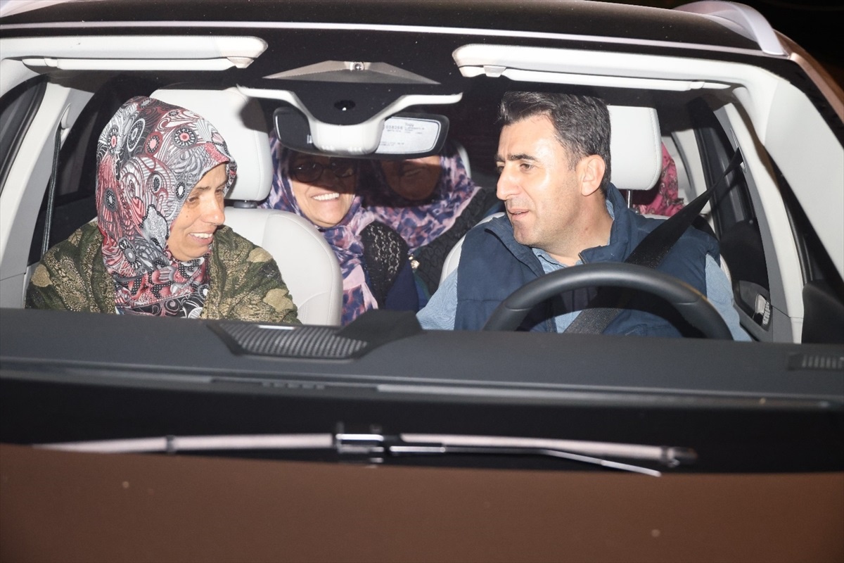 Bilecik Valisi Aygöl, üretici kadınları Togg\'la gezdirdi