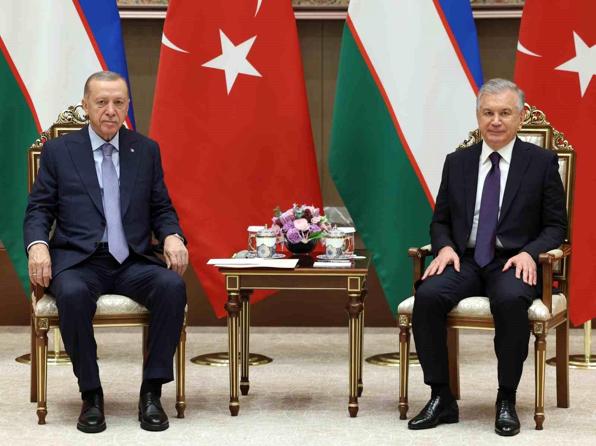 Cumhurbaşkanı Recep Tayyip Erdoğan, Ekonomik İşbirliği Teşkilatı 16\'ncı Zirvesi\'ne katılmak üzere Özbekistan\'a gitti.