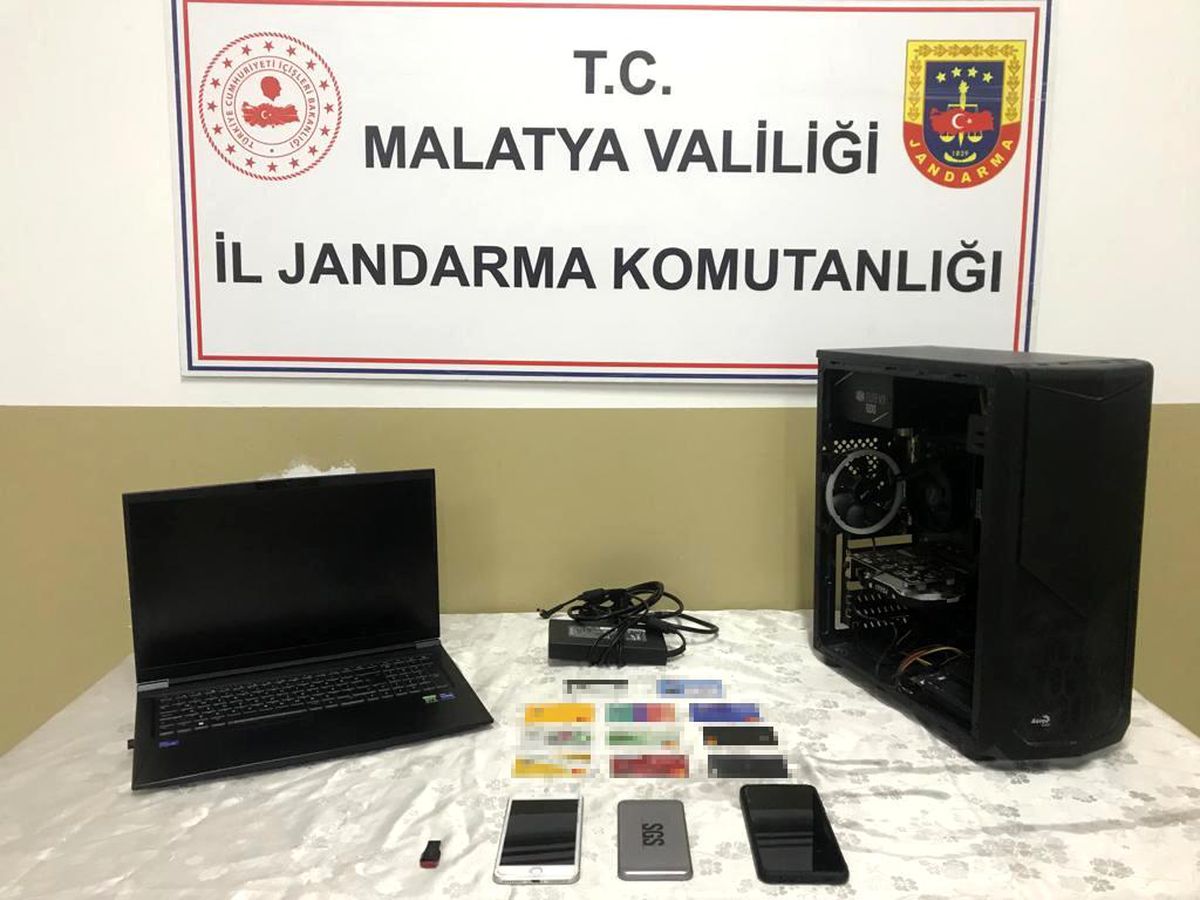 Malatya\'da depremzedeleri dolandırmak için sahte hesap açan şüphelilere operasyon