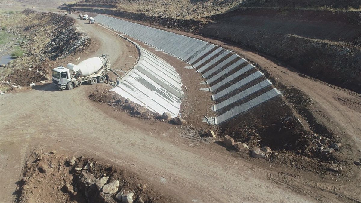 Diyarbakır\'da tarımsal sulama çalışmaları devam ediyor