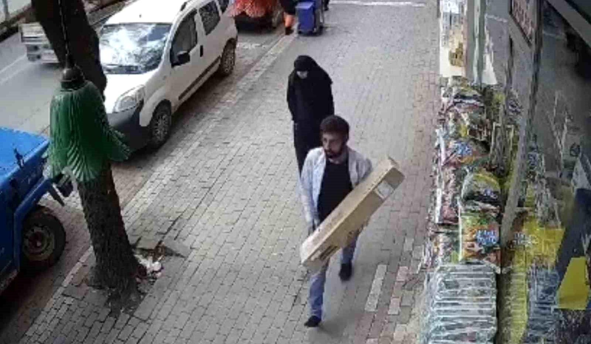 Dükkandaki ısıtıcıyı kucakladı, yürüyerek uzaklaştı