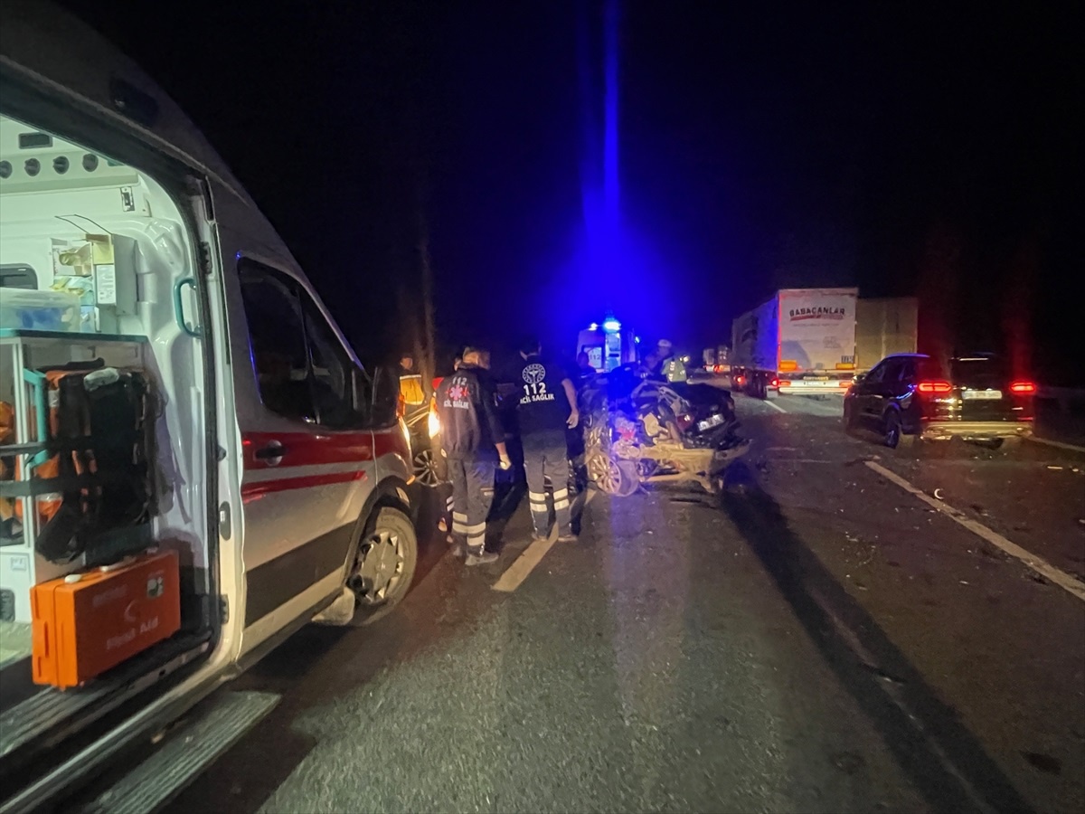 Anadolu Otoyolu Düzce geçişinde otomobilin çarptığı yaya hayatını kaybetti