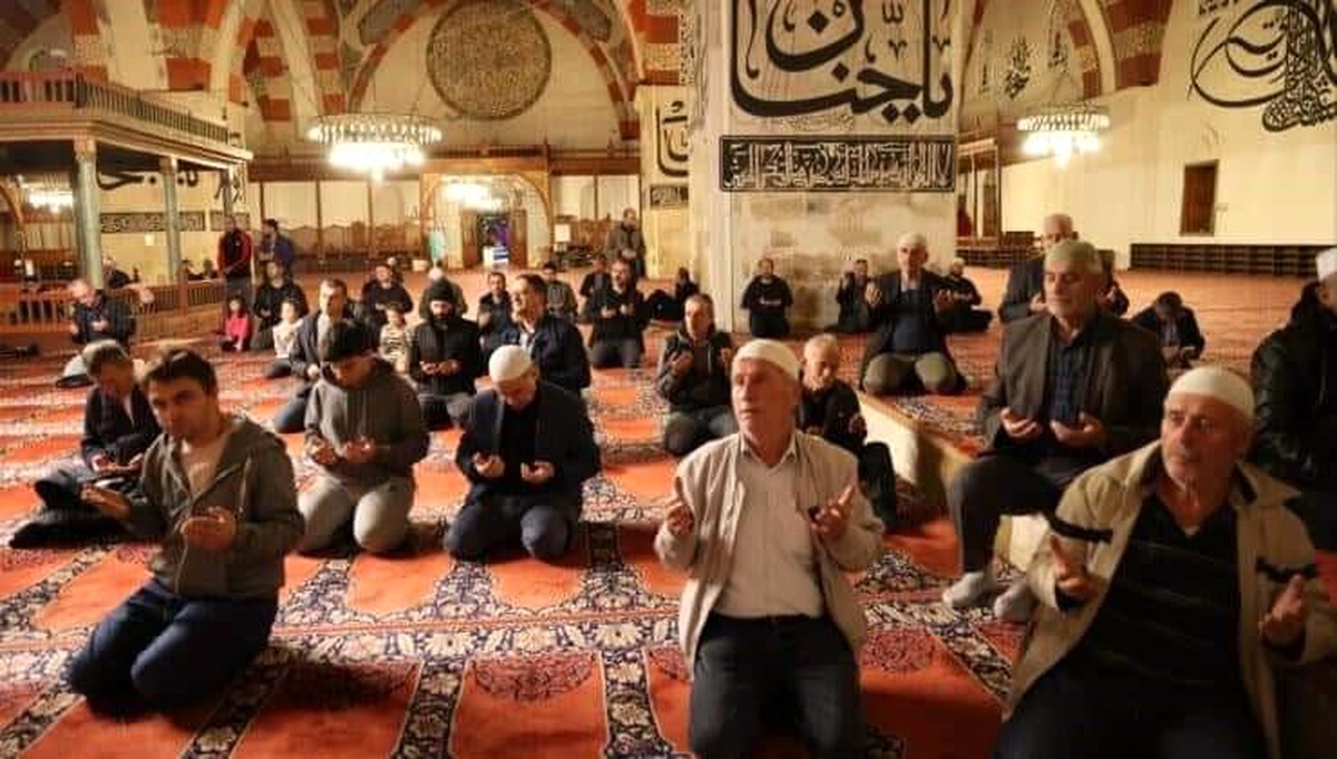 Edirne\'de eller Filistin için semaya kaldırıldı