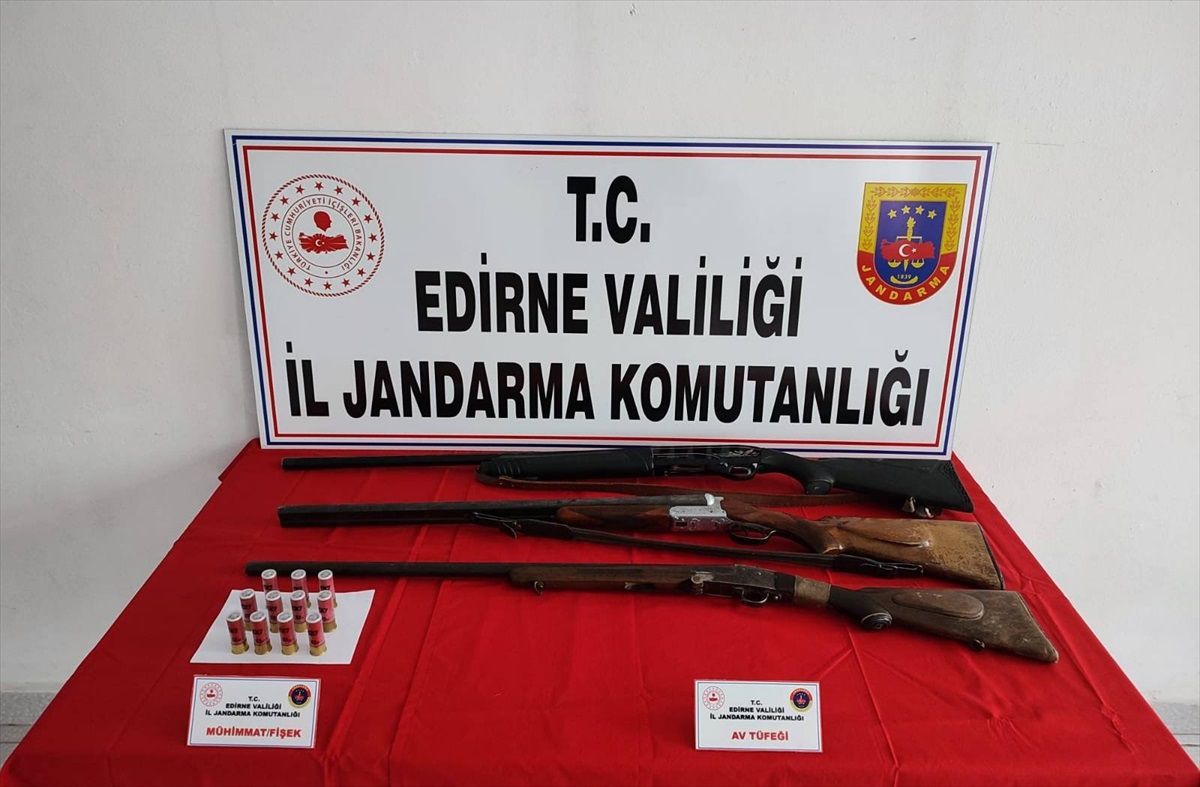 Edirne\'de Kaçakçılık Operasyonunda 3 Av Tüfeği Ele Geçirildi