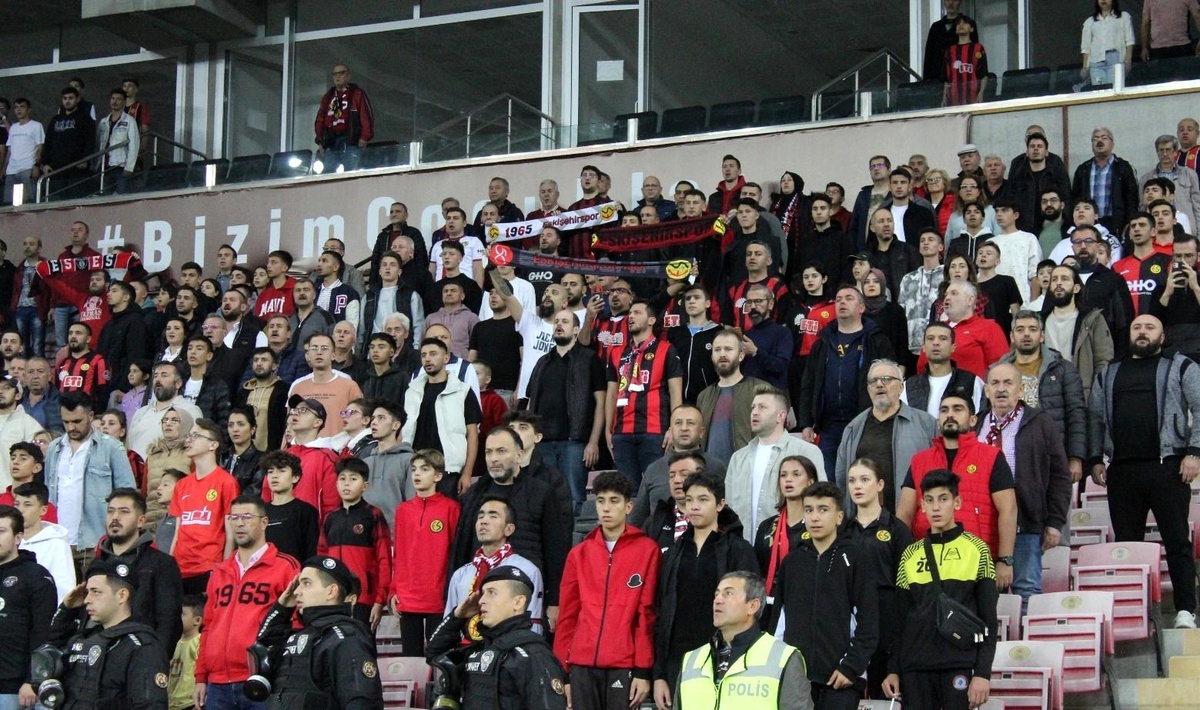 Eskişehirspor, Yeni Atatürk Stadyumu\'ndaki localarını tüketti