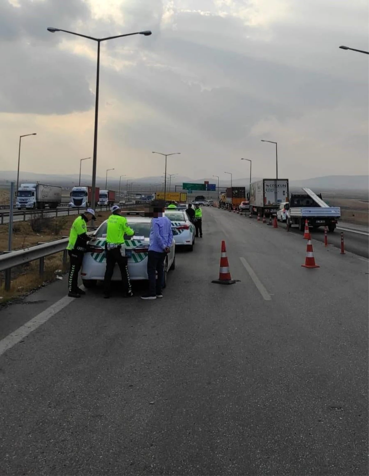 Gaziantep\'te Trafik Kurallarını İhlal Eden 26 Araç Sürücüsüne Cezai İşlem Uygulandı