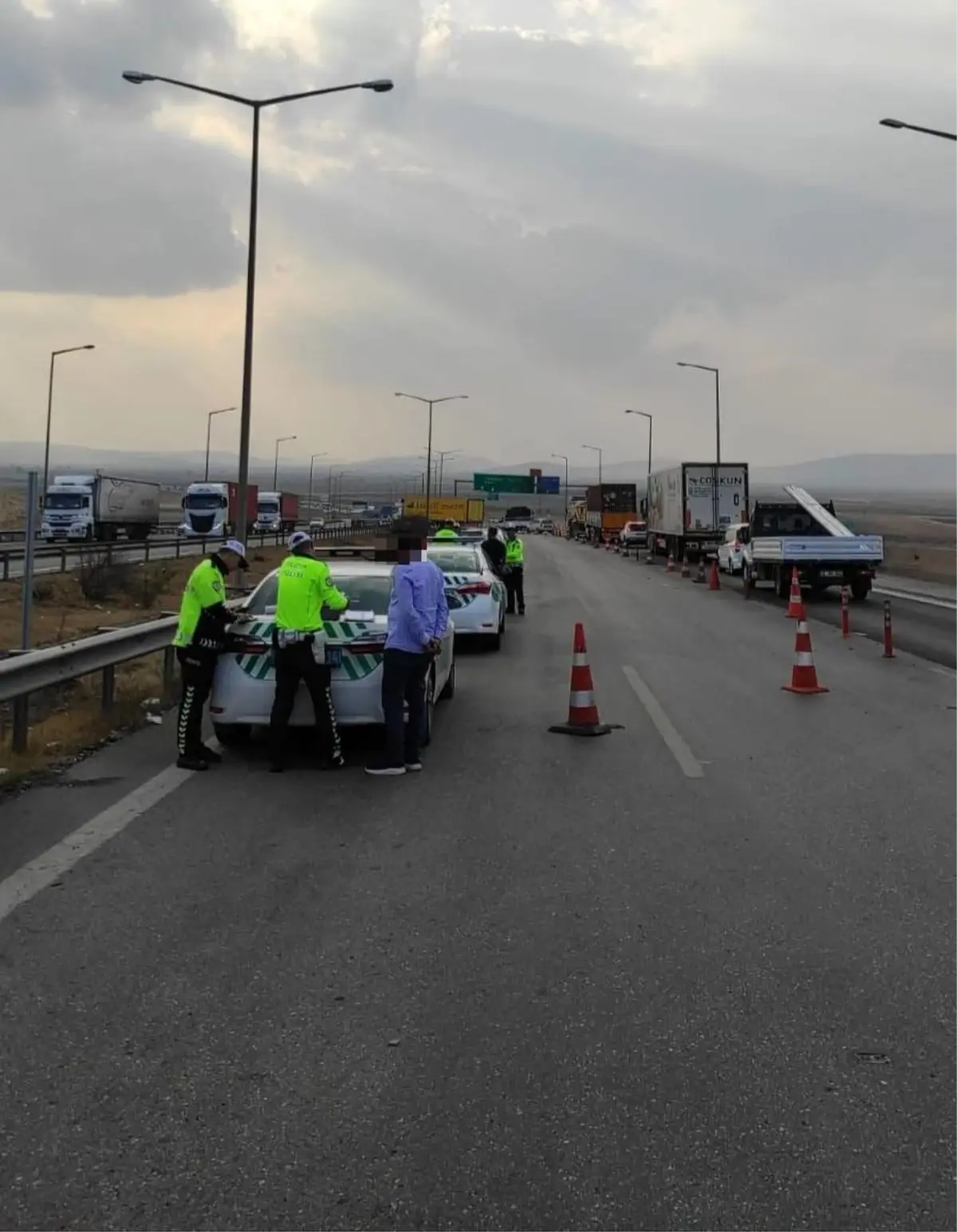 Gaziantep\'te Trafik Kurallarını İhlal Eden 26 Araç Sürücüsüne Cezai İşlem Uygulandı