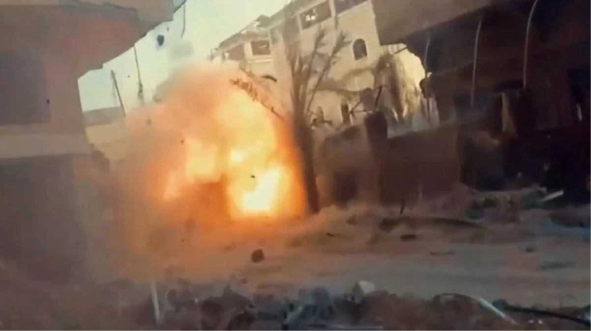 Kassam savaşçıları Gazze\'ye giren İsrail tanklarını böyle vurdu