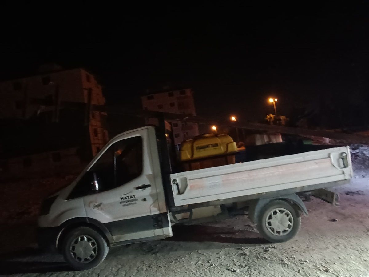 Hatay\'da Belediye Aracıyla Aydınlatma Direği Çalan 4 Şüpheli Gözaltına Alındı