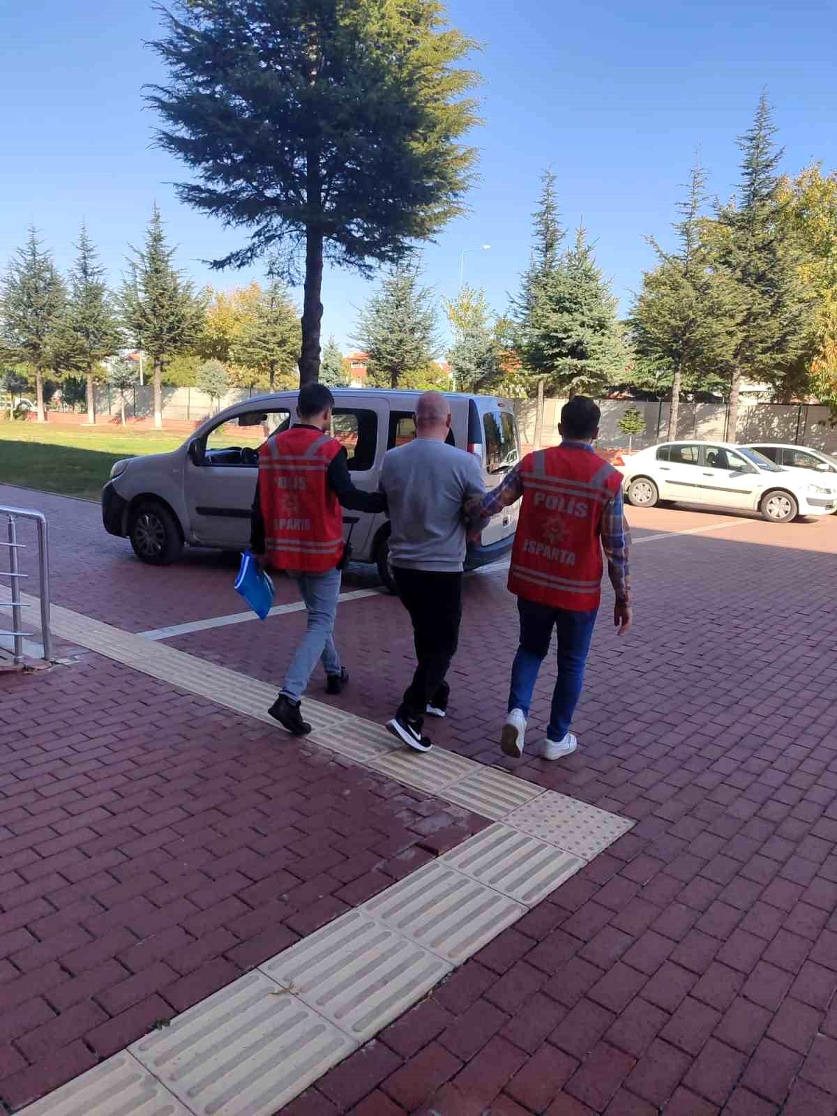 Isparta\'da bir iş yerini dolandıran şahıs yakalandı