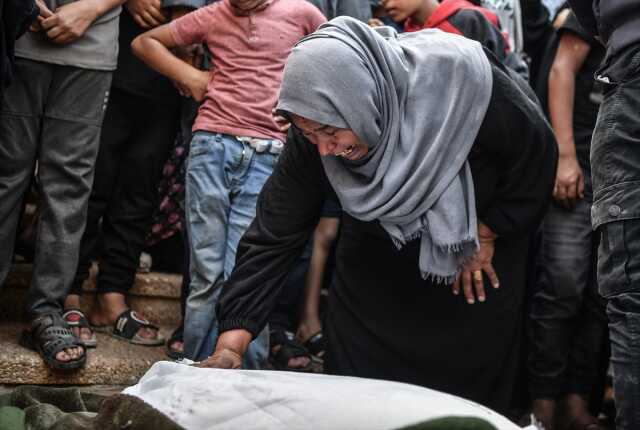 İsrail Gazze Şeridi'nde sivil yerleşim yerlerini vurdu: 19 kişi hayatını kaybetti İsrail Gazze Şeridi'nde sivil yerleşim yerlerini vurdu: 19 kişi hayatını kaybetti