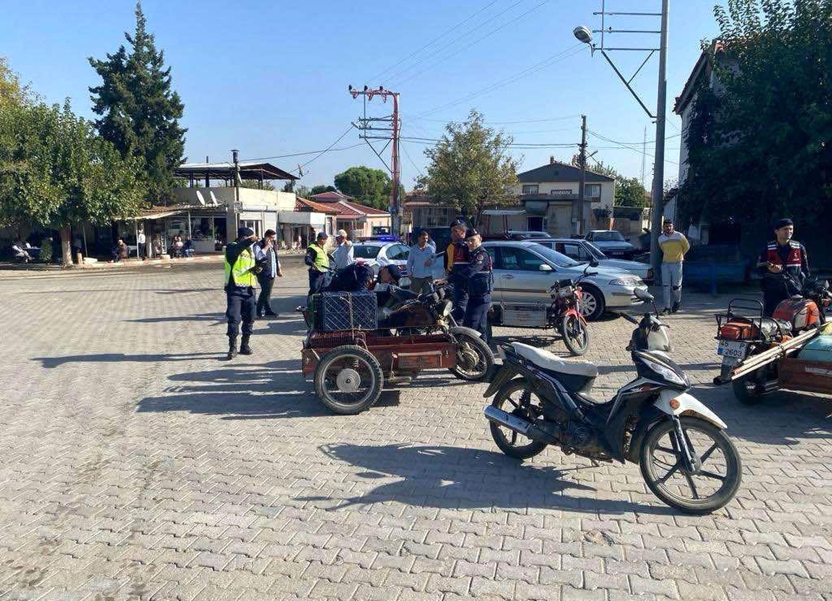 Manisa\'da Motosiklet Uygulaması: 11 Şahıs Yakalandı, 69 Sürücüye Cezai İşlem Uygulandı