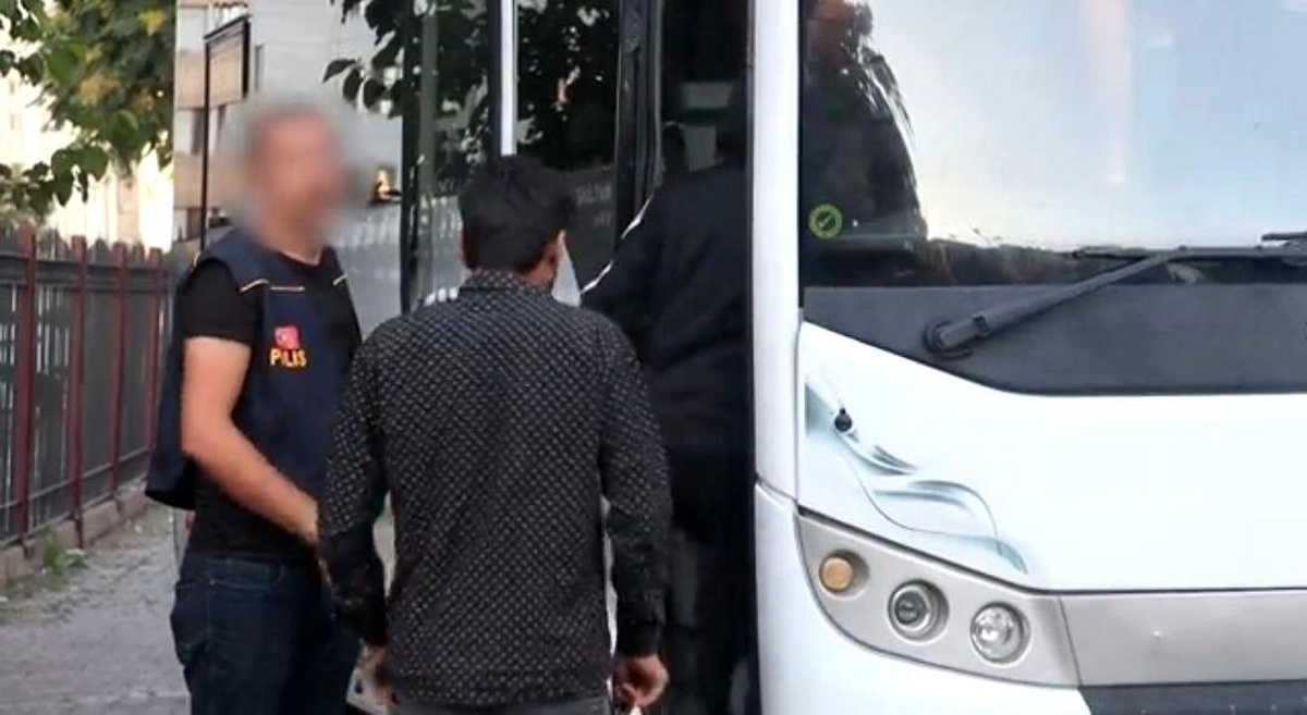 Kayseri\'de Yasa Dışı Yollarla Ülkeye Giren 14 Yabancı Uyruklu Şahıs Yakalandı