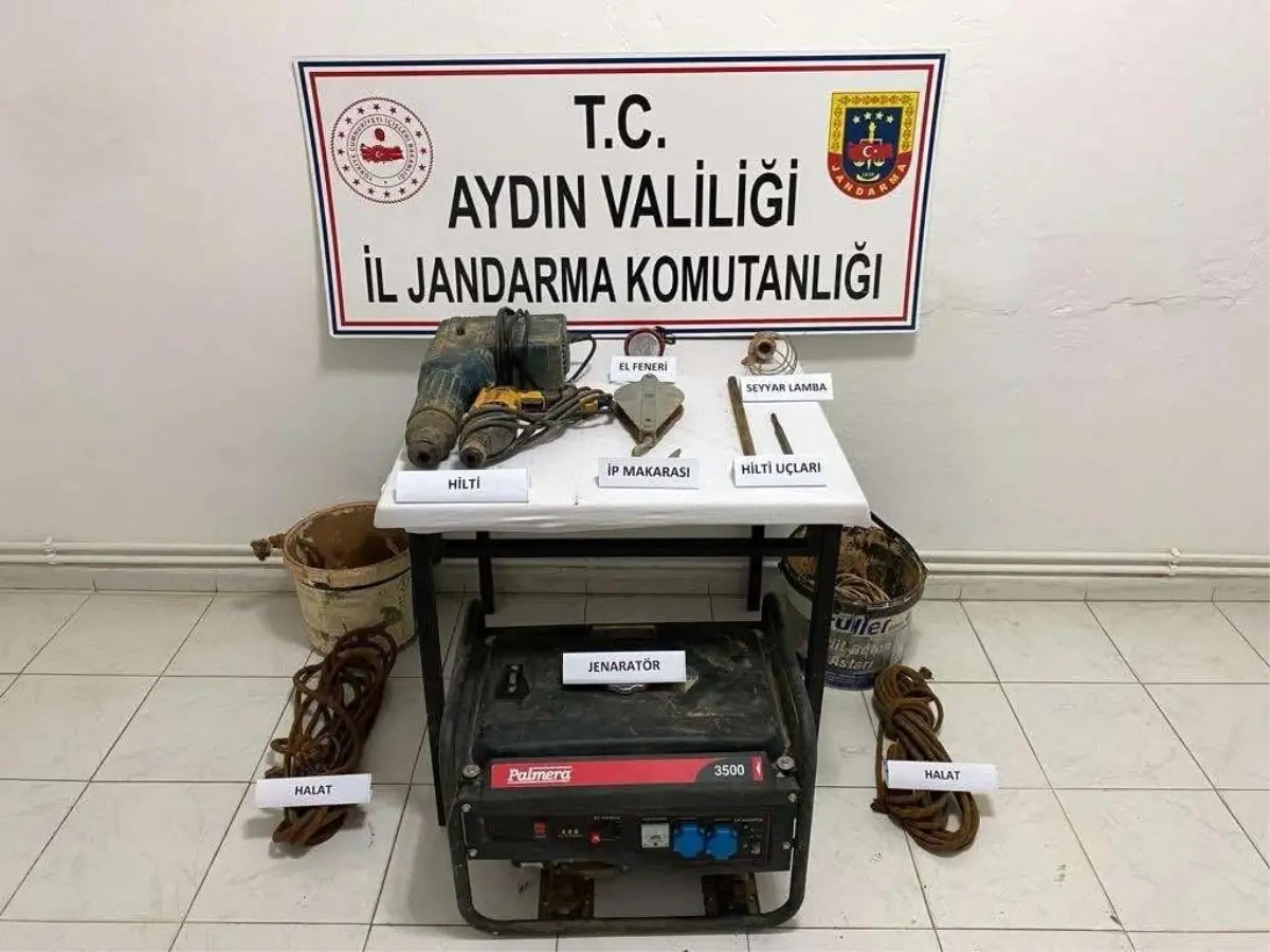 Kuşadası\'nda Kaçak Kazı Yapan 4 Şüpheli Yakalandı