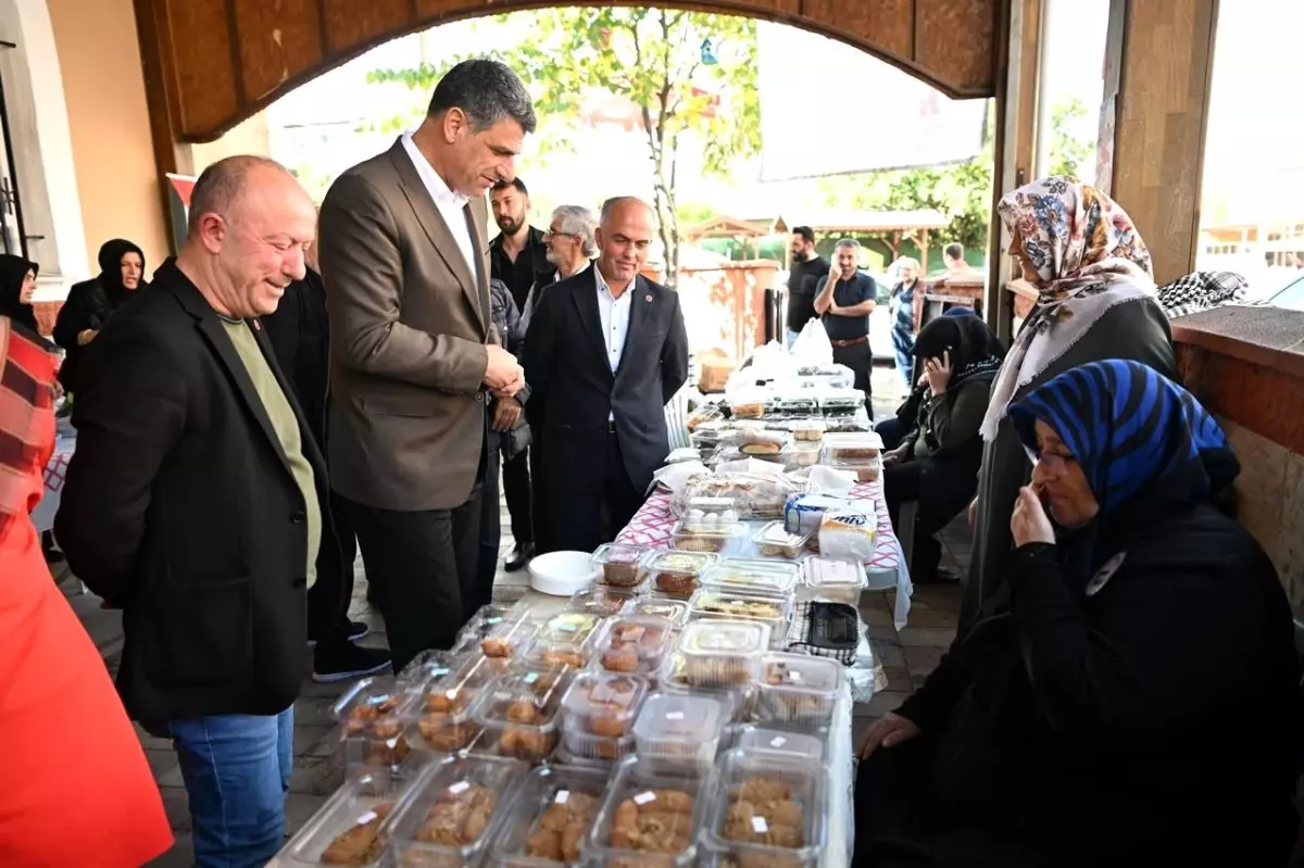 Kartepe Şevkatiye Mahallesinde Filistin\'e Destek Amacıyla Hayır Panayırı Düzenlendi