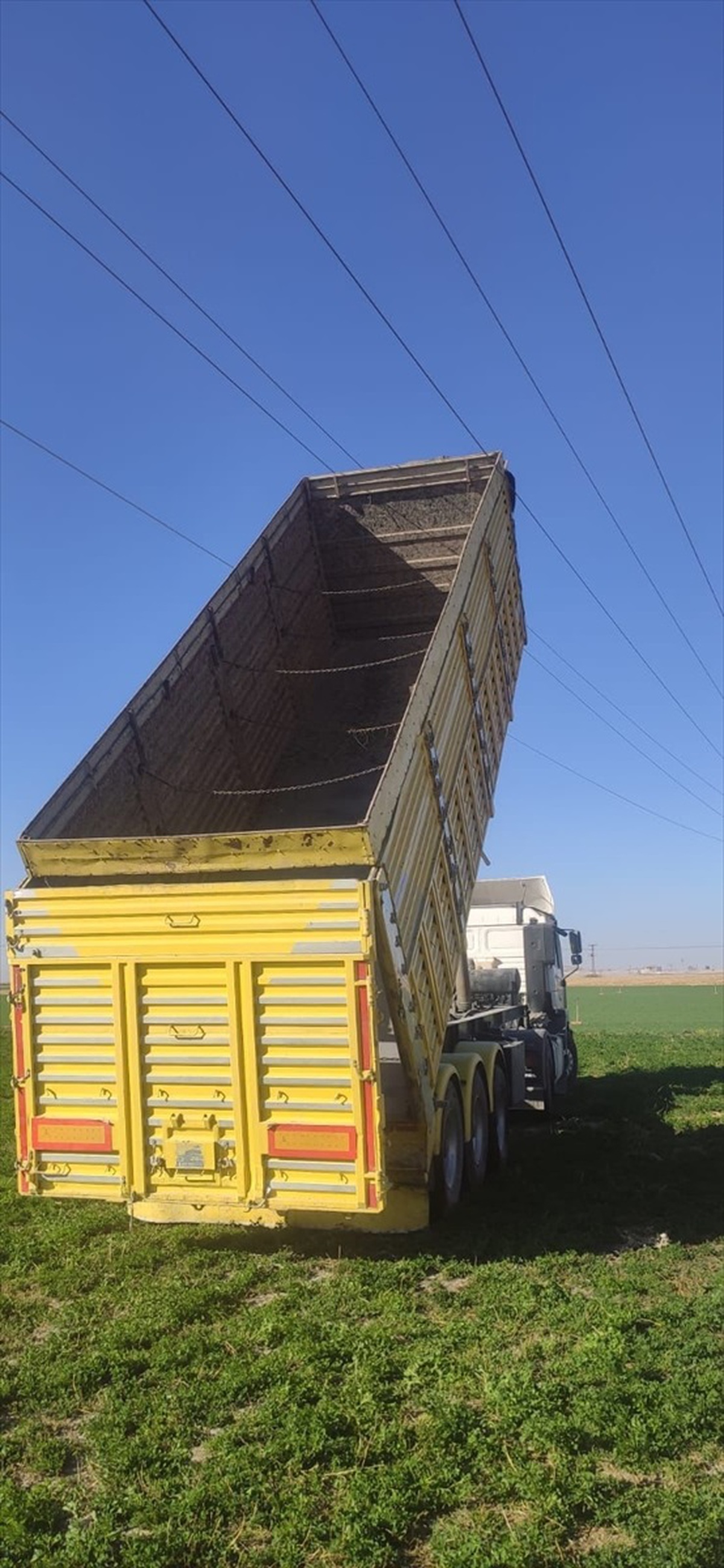 Konya\'da Kamyon Sürücüsü Elektrik Akımına Kapılarak Hayatını Kaybetti