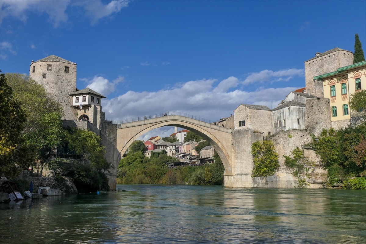 Bosna Hersek\'teki Mostar Köprüsü, kültürleri buluşturmaya devam ediyor