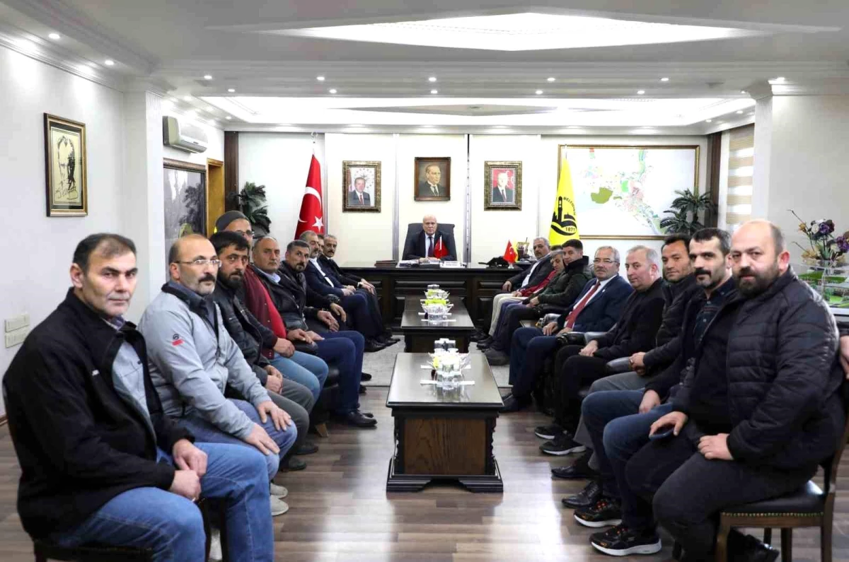 MHP Bayburt İl Başkanı ve Yönetimi Belediye Başkanı Pekmezci\'yi Ziyaret Etti