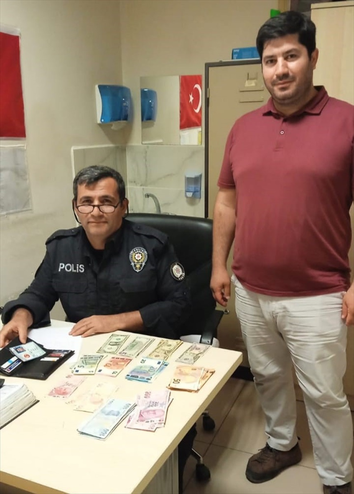 Serik Devlet Hastanesinde Unutulan Cüzdan Sahibine Teslim Edildi