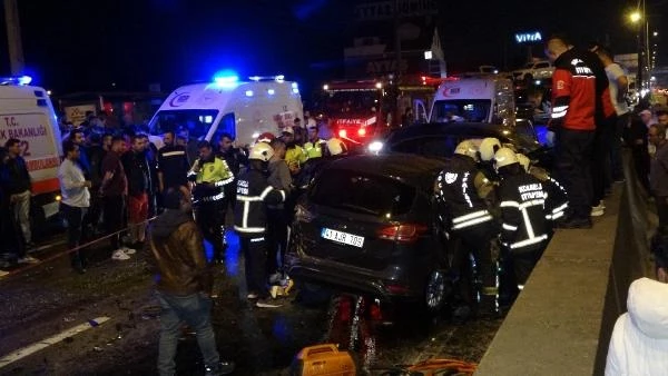 Kocaeli'de Ters Yöne Giren Cip İle Otomobil Kafa Kafaya Çarpıştı: 2 Ölü, 10 Yaralı