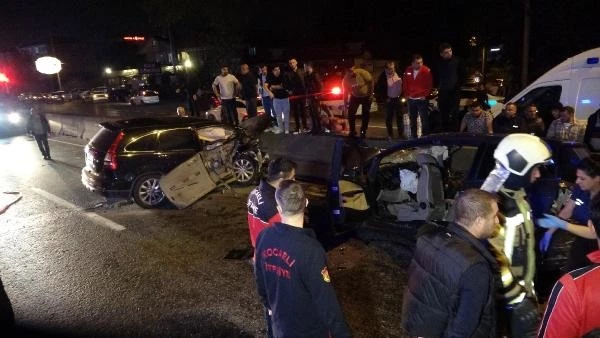 Kocaeli'de Ters Yöne Giren Cip İle Otomobil Kafa Kafaya Çarpıştı: 2 Ölü, 10 Yaralı