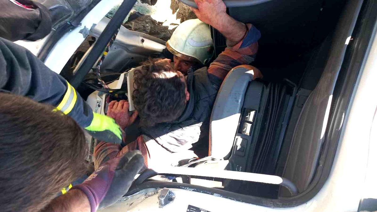 Van\'da kontrolden çıkan araç takla attı, yabancı uyruklu sürücü yaralandı