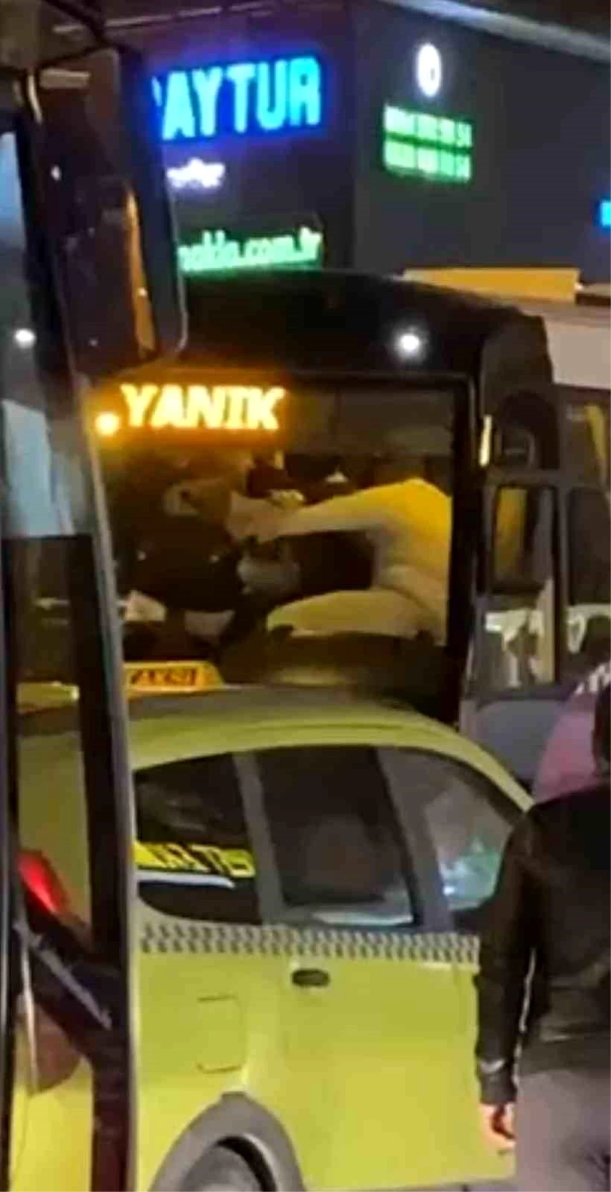 Sapanca\'da yolcu otobüsünde şoförler arasında kavga çıktı