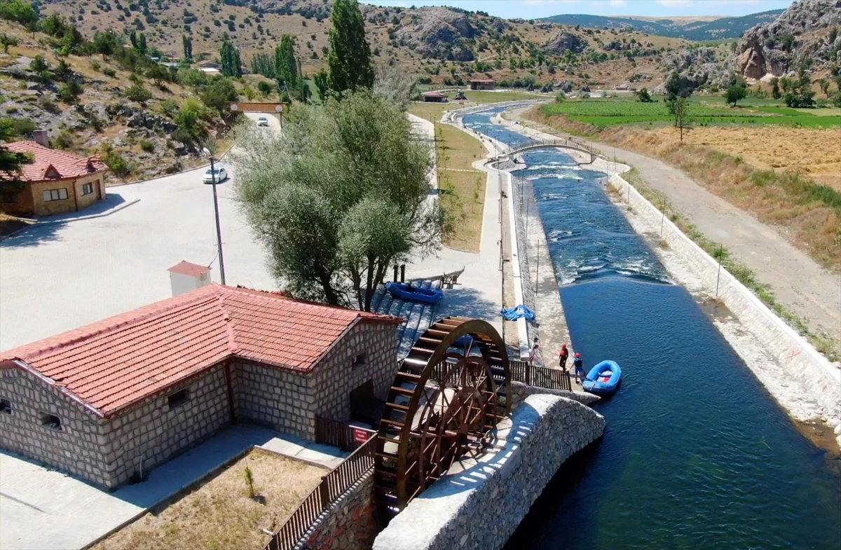 Yozgat\'ın Çekerek ilçesinde su değirmeniyle karabuğday unu üretiliyor