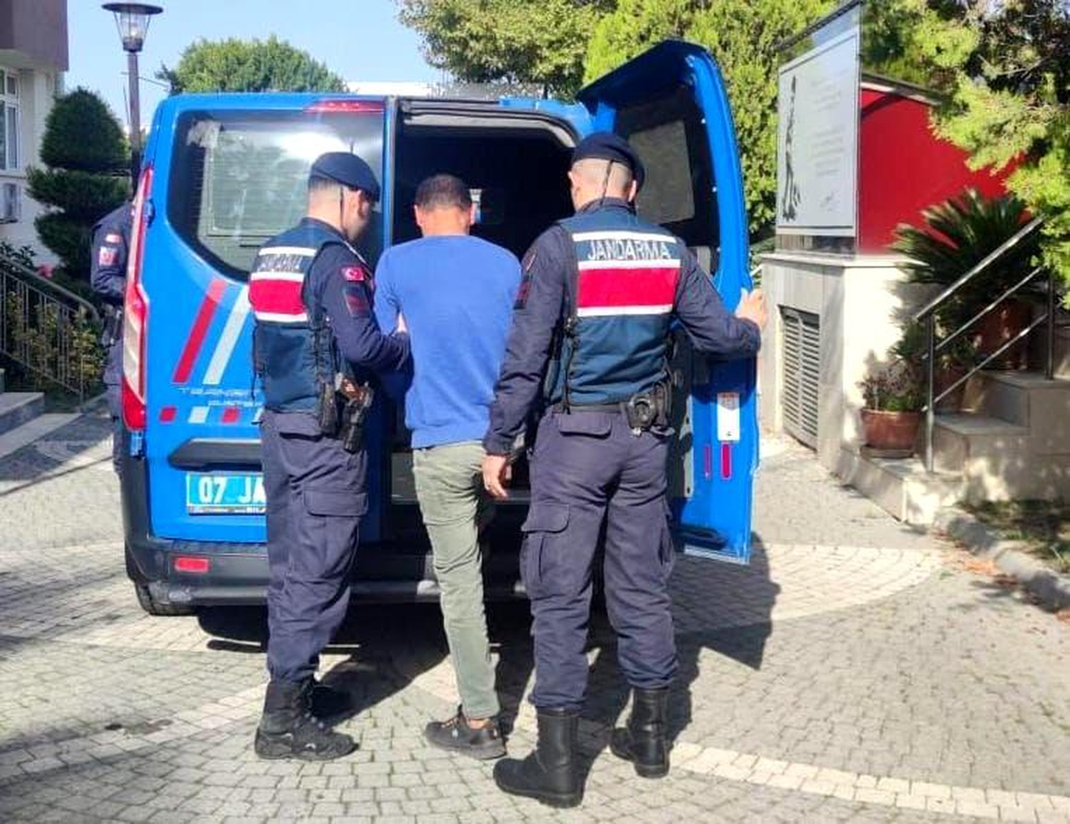 Manavgat\'ta firari bir kişi depoda yakalandı