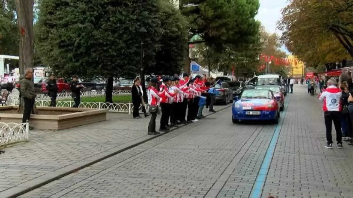 Cumhuriyet\'in 100. yılı için Doğu-Batı Dostluk Rallisi İstanbul\'da başladı