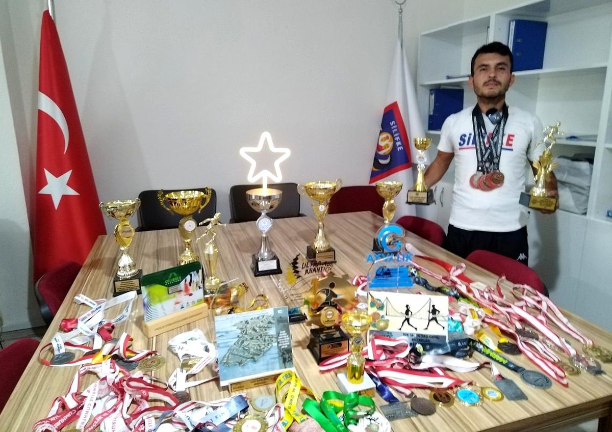 Silifkeli Atlet Okan Yumuk, Uluslararası Ülker Lefkoşa Maratonu\'nda Birinci Oldu