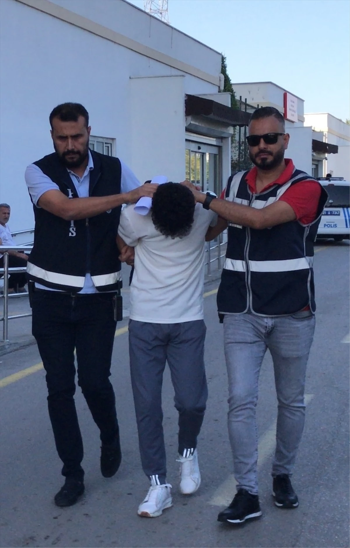 Adana\'da sokakta tabancayla yaralama olayında şüpheli tutuklandı