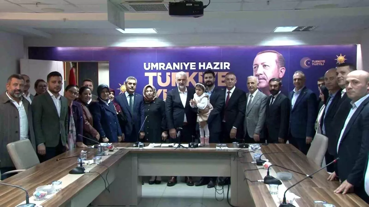 İYİ Parti\'den AK Parti\'ye katılan meclis üyeleri için rozet takma töreni düzenlendi
