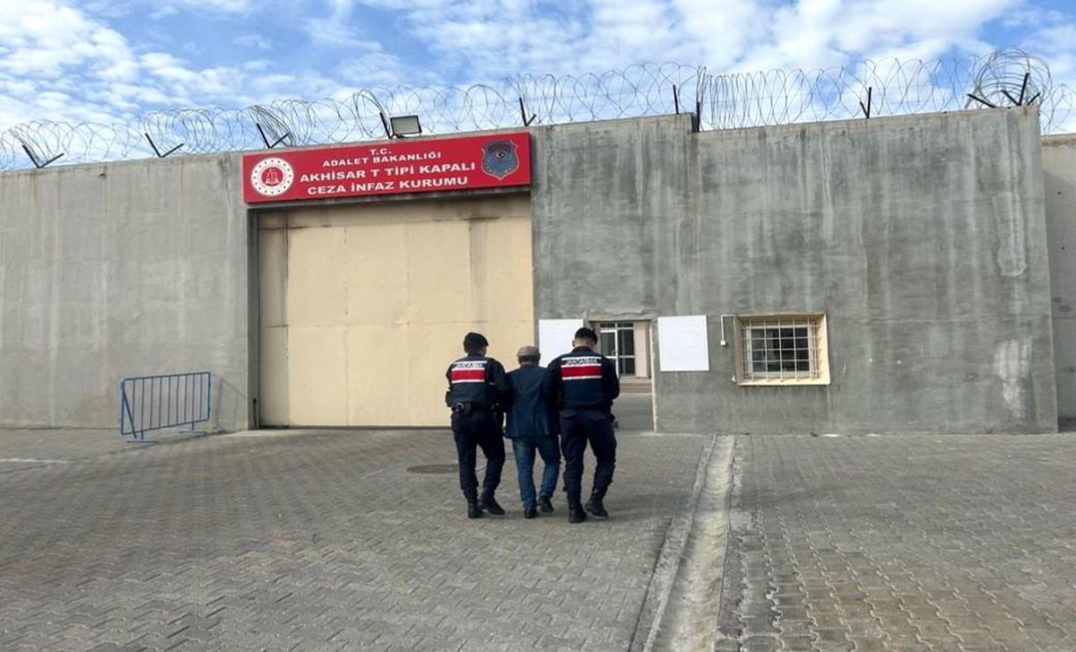 Manisa\'da Aranan 15 Kişi Yakalandı