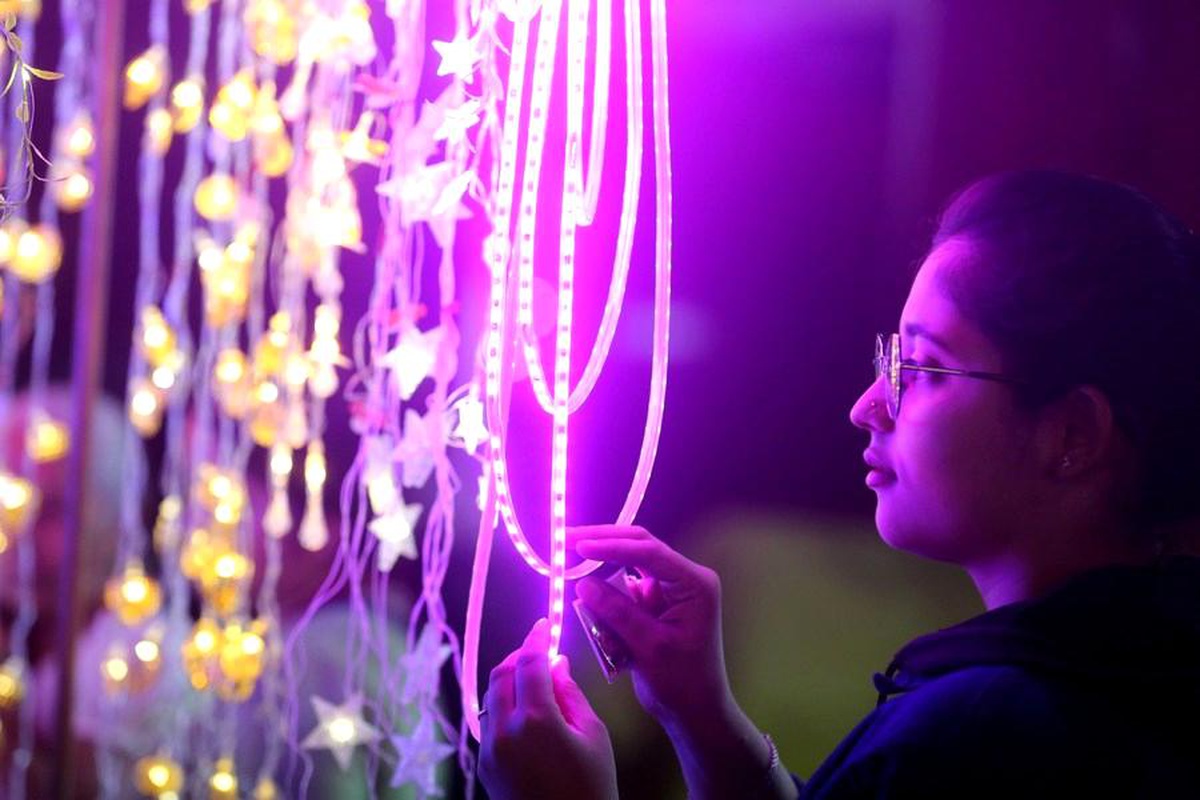 Hindistan\'da Diwali Festivali için Hazırlıklar Başladı