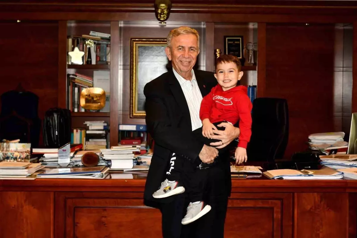 Başkan Yavaş, minik Bulut\'un yer aldığı 10 Kasım videosunu paylaştı