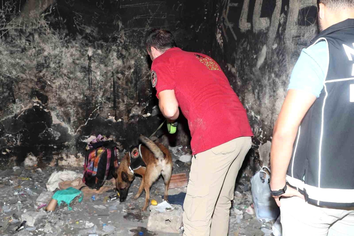 Antalya\'da Metruk Binalar ve Şüpheli Şahıslar Üzerinde Şok Uygulama