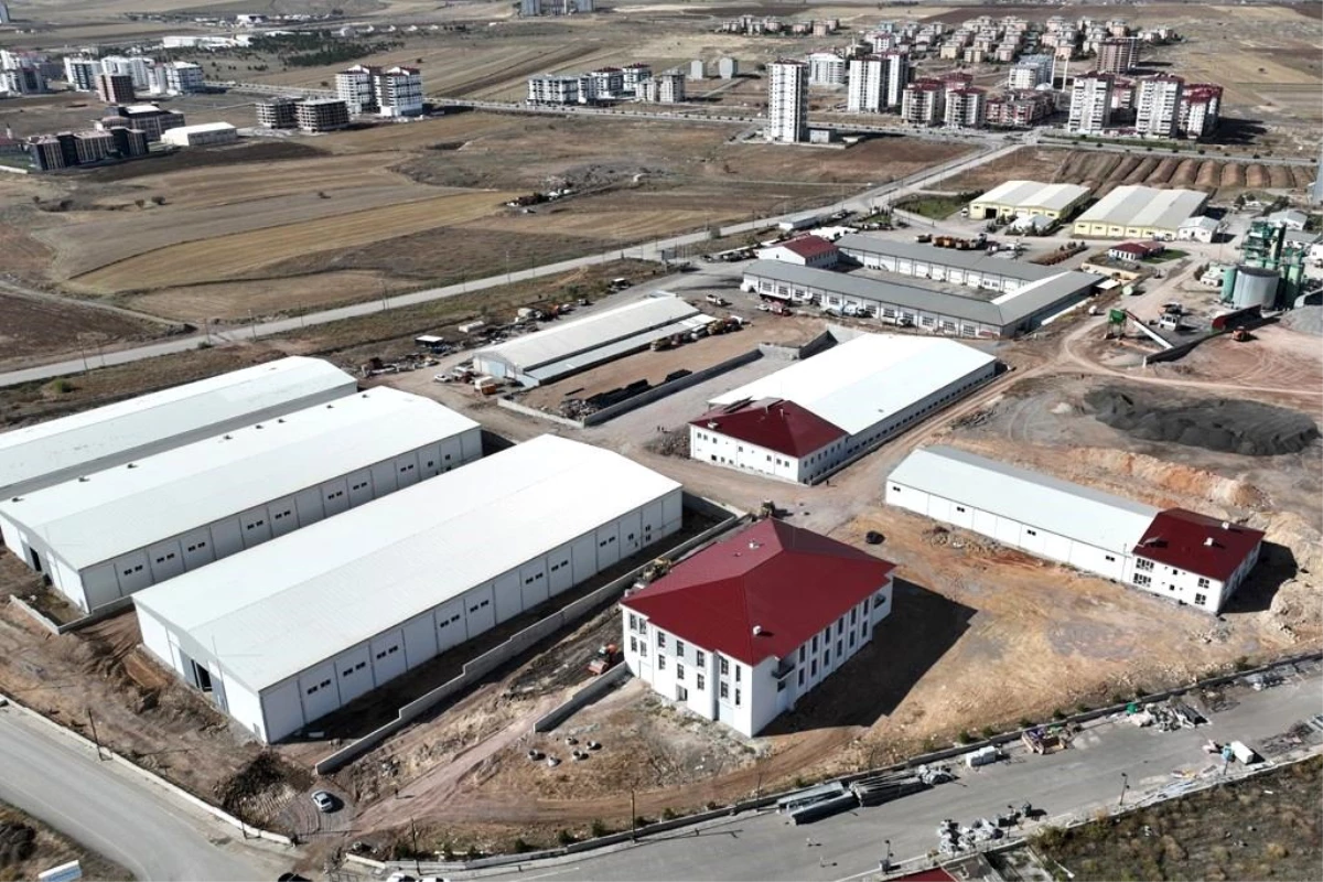 Sivas Belediyesi Yeni Saha Tesisleri ve İdari Binaların Yapımında Son Aşamaya Geldi