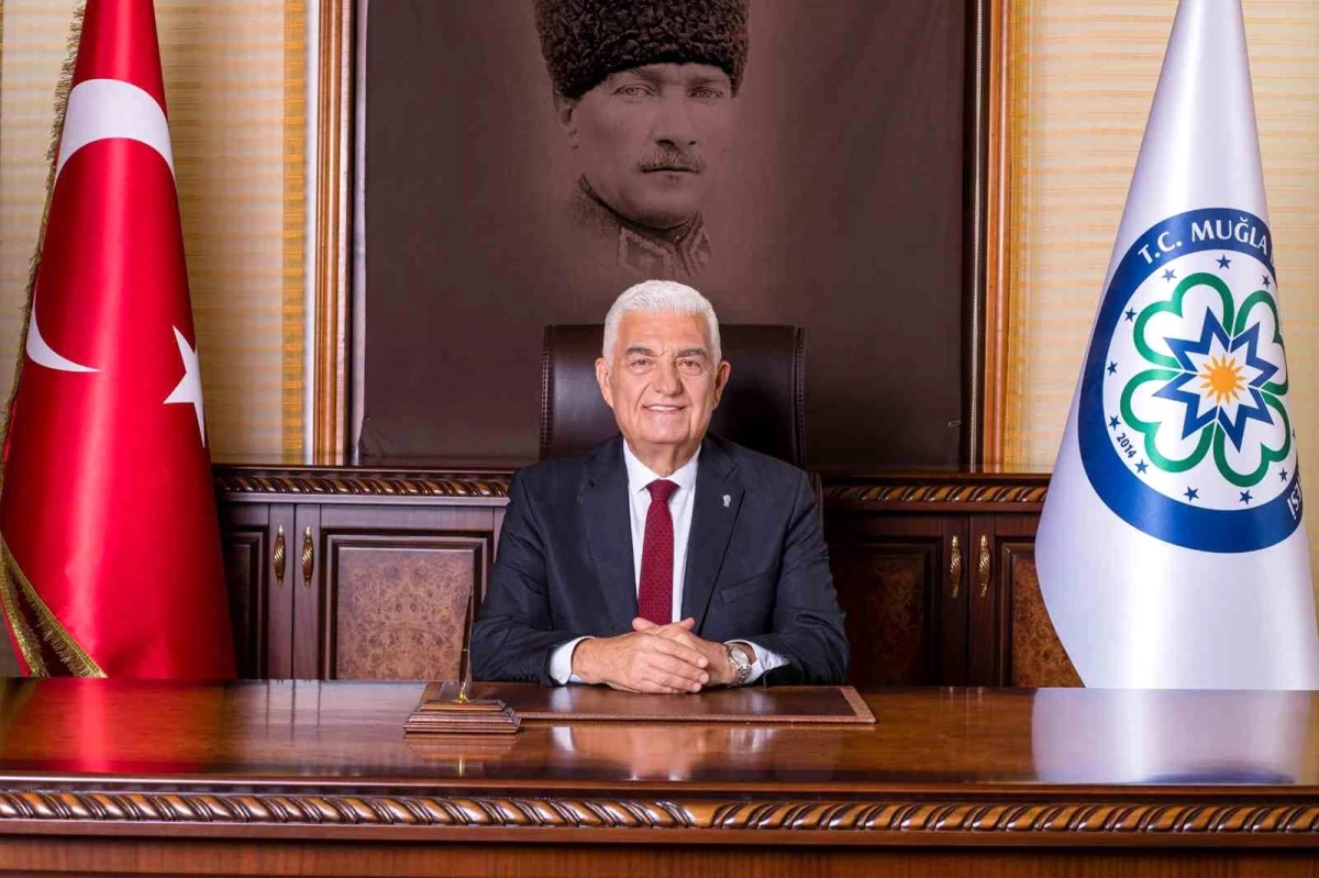 Muğla Büyükşehir Belediye Başkanı Dr. Osman Gürün, Atatürk\'ü Özlem ve Saygıyla Anıyor