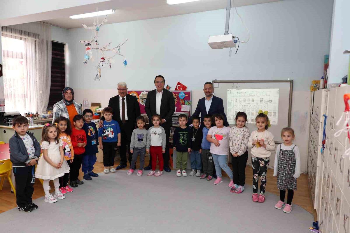 Nevşehir Belediye Başkanı Atatürk Sergisini Gezdi