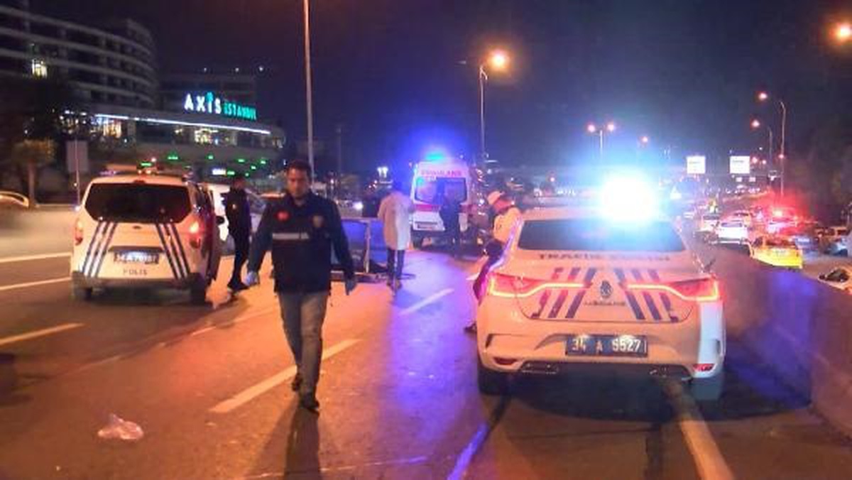 Bayrampaşa\'da Otomobil Çarptı: Bir Kişi Hayatını Kaybetti