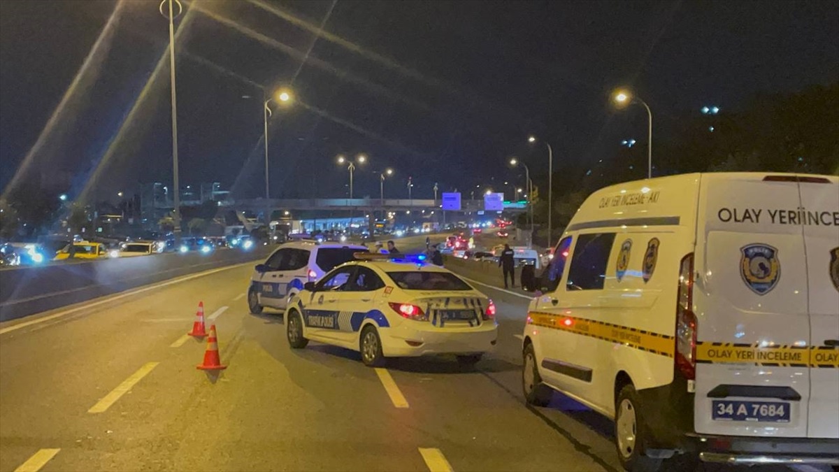 Bayrampaşa\'da otomobilin çarptığı kişi hayatını kaybetti