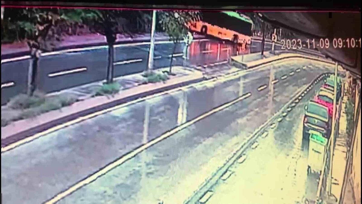Beykoz\'da freni patlayan İETT otobüsü kaza yaptı