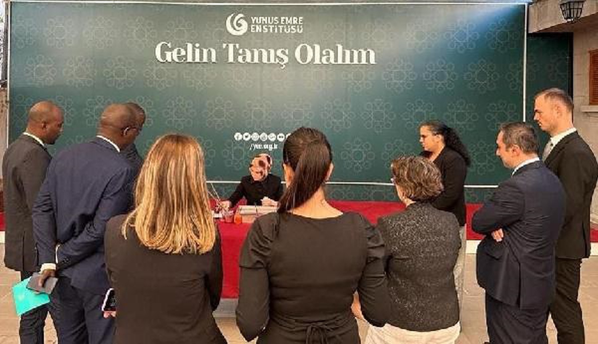 Çadlı Diplomatlar Türk Sanatı Ebru ile Tanıştı