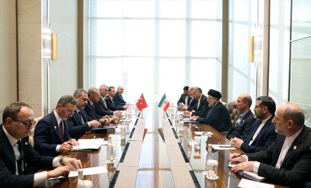 Cumhurbaşkanı Erdoğan, İran lideri Reisi ile görüştü