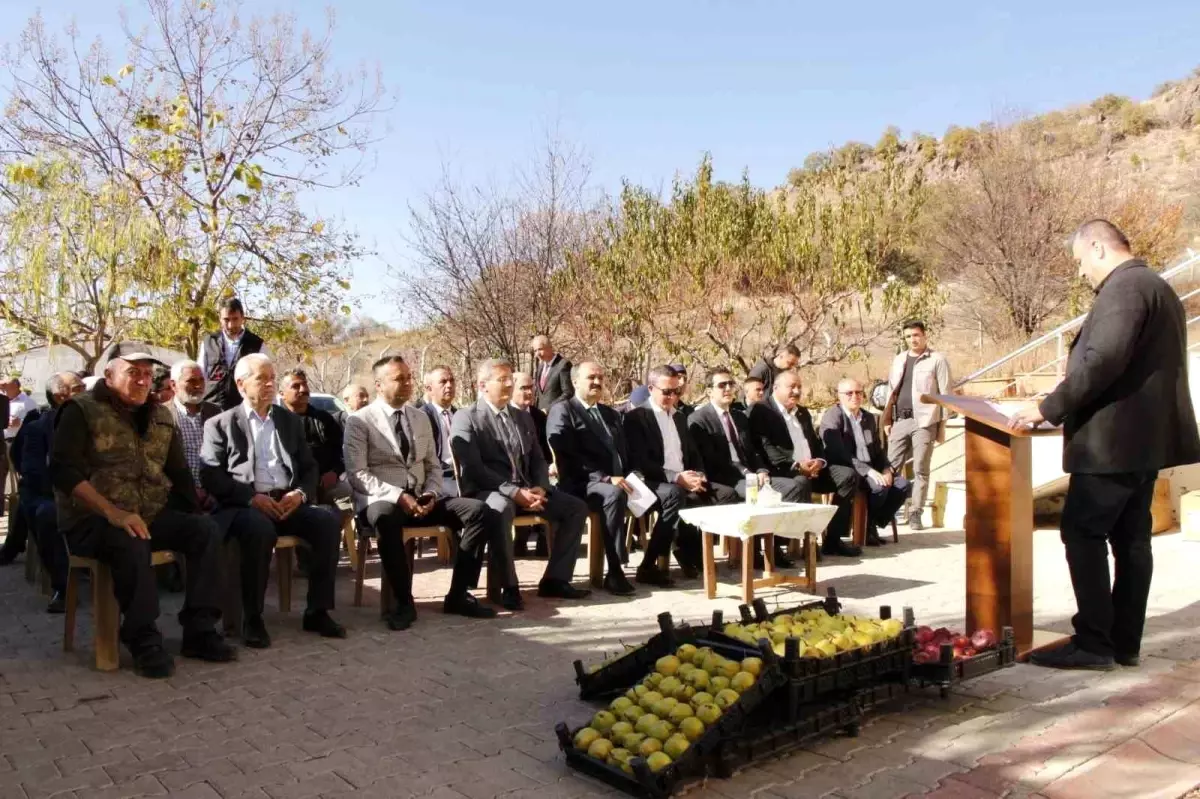 Emekli Astsubay, doğduğu köyde deveci armudu yetiştiriyor