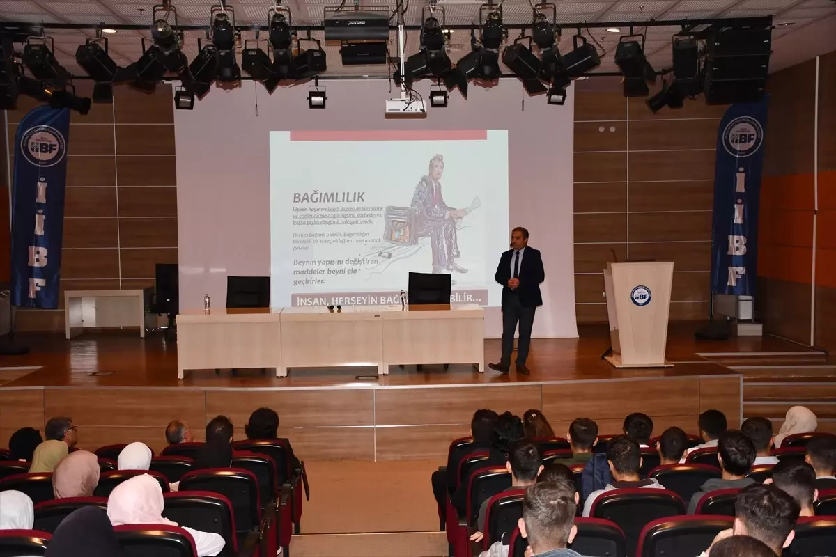 Dicle Üniversitesi\'nde Bağımlılıkla Mücadele Paneli Düzenlendi