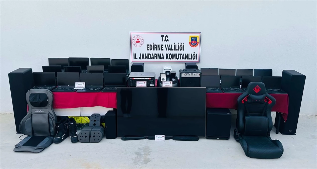 Edirne\'de Jandarma Operasyonu: Çok Sayıda Kaçak Elektronik Eşya Ele Geçirildi