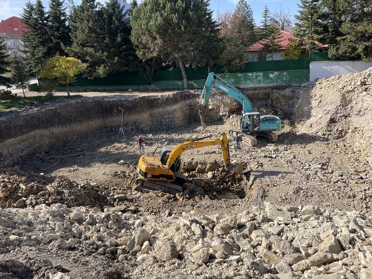 Eflani\'de yıkılan hükümet konağının yerine yeni bina yapılıyor